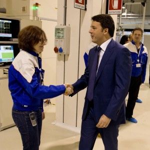Renzi, giro del Sud: "C'&egrave; una parte d'Italia che corre pi&ugrave; della Germania"