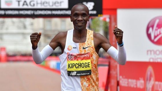 Atletica, maratona di Londra; doppietta keniota: vincono Kipchoge e Kosgei