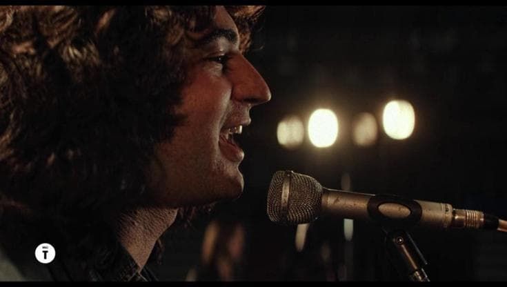 "Je so' pazzo", il trailer: così Massimiliano Caiazzo diventa Pino Daniele