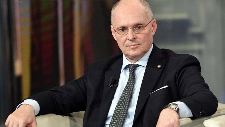 Covid, Ricciardi: “Se eliminiamo le protezioni al chiuso in estate si rischia l’ondata”