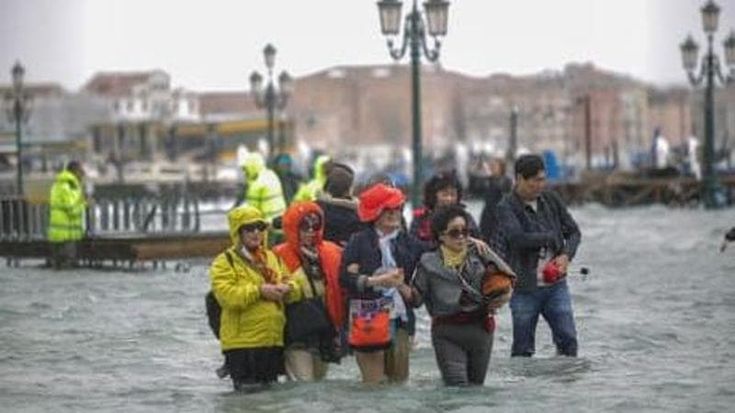 Venezia sta affondando. “Per salvarla potrebbe essere necessario spostarla”
