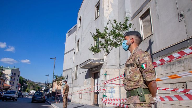 Negativi in Sicilia, positivi a Potenza: il caso dei test sui migranti trasferiti