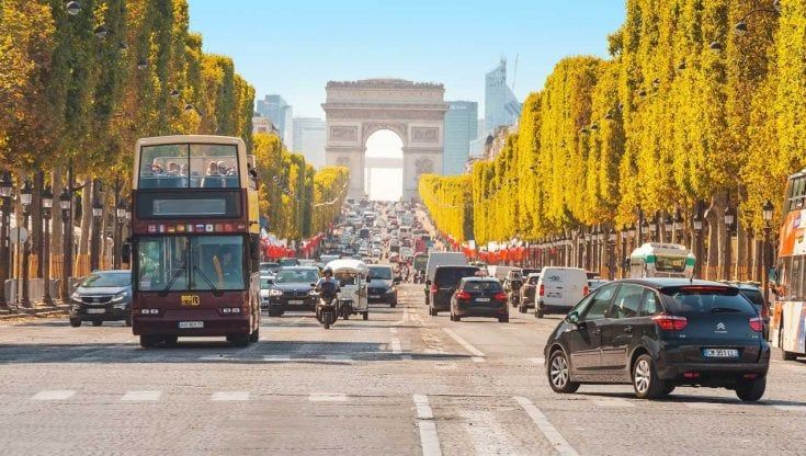 Idea francese, una nuova tassa sul peso dell’auto 
