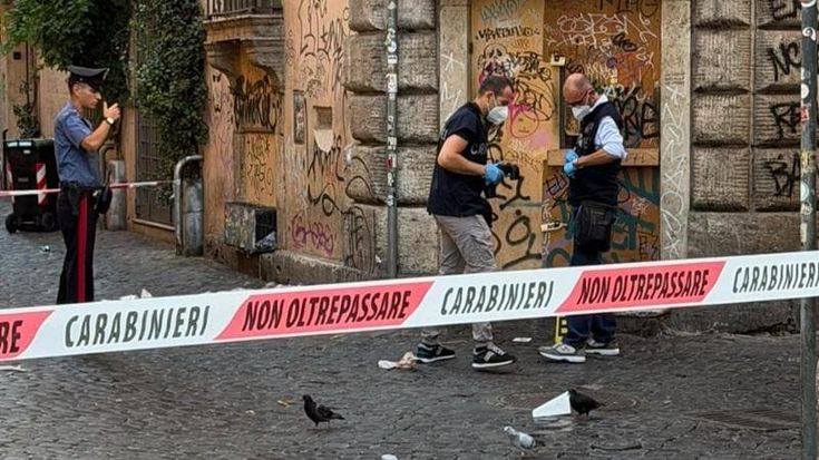 Malamovida a Trastevere, rimproverato perché fa la pipì davanti al ristorante spara a un sommelier