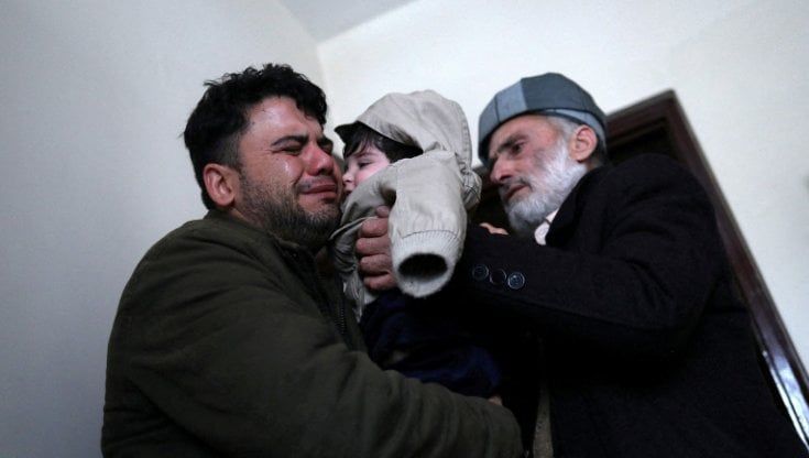 Kabul, torna a casa Sohail il neonato perso in aeroporto