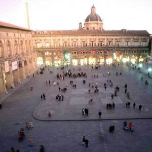 Bologna, Bonaccini e Lepore plaudono all'idea di Prodi della cena in piazza Maggiore
