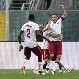 Roma, Totti è ancora determinante: ma Spalletti non ci sta. Alta tensione e lite tra i due