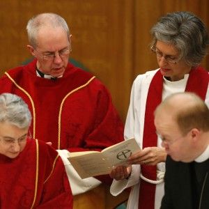 Inghilterra, dal Sinodo della Chiesa anglicana primo s&igrave; alle donne vescovo