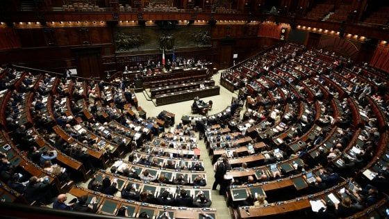 A Montecitorio primo decreto legge. E prima rissa della legislatura tra leghisti e Fdi