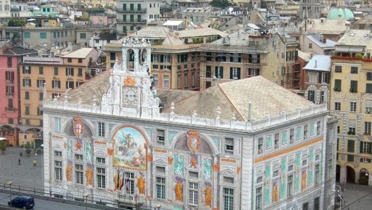 “I soldi o ti tolgo la concessione”, ex dirigente dell’Autorità Portuale accusato di truffa e falso