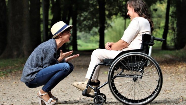 Dopo il questionario della vergogna, un altro schiaffo ai disabili: tagliati i contributi ai caregiver
