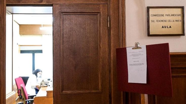 Dalla lotta contro i clan, alla caccia agli oppositori: la commissione Antimafia tradita dalla destra