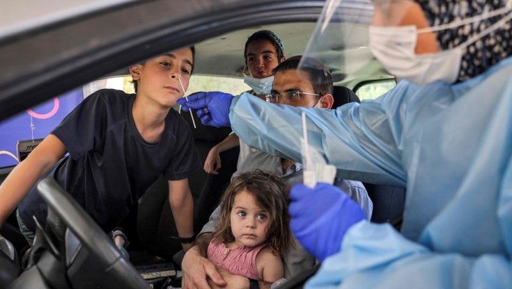 Israele, via alla terza dose per gli over 60