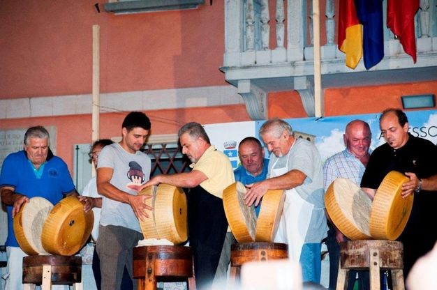 Casina, al via la Fiera del Parmigiano Reggiano: in migliaia al fresco d'Appennino