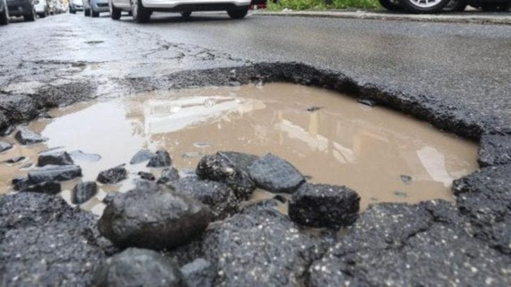 Strade, arrivano le norme anti-buche: dovranno durare 20 anni e saranno più “silenziose”. Ecco come