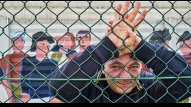 Don Burgio: “I coltelli dilagano come simbolo di forza, ma i nostri ragazzi sono fragili”