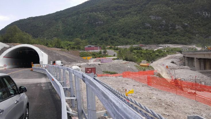 Autostrade, basta condizioni di favore: dopo 20 anni giù le tariffe
