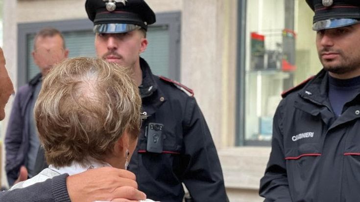 Nomentano, entra in chiesa con il cacciavite e minaccia una donna di 81 anni: “Dammi i soldi”