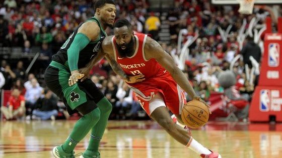 Basket, Nba: inarrestabile Houston, non basta super James a Cleveland