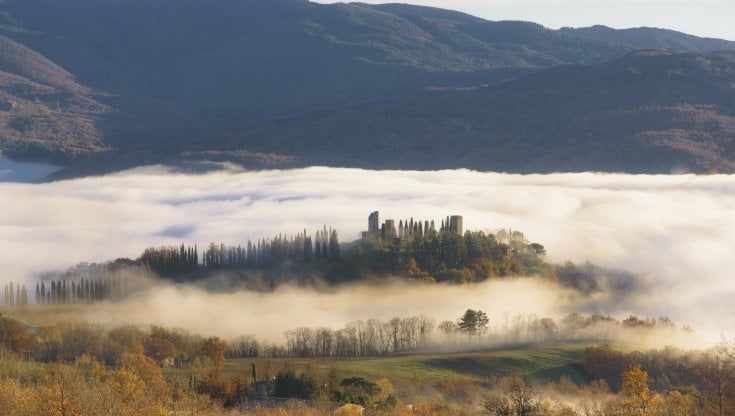 Dante, in cammino sulle orme del poeta: la memoria dentro un paesaggio