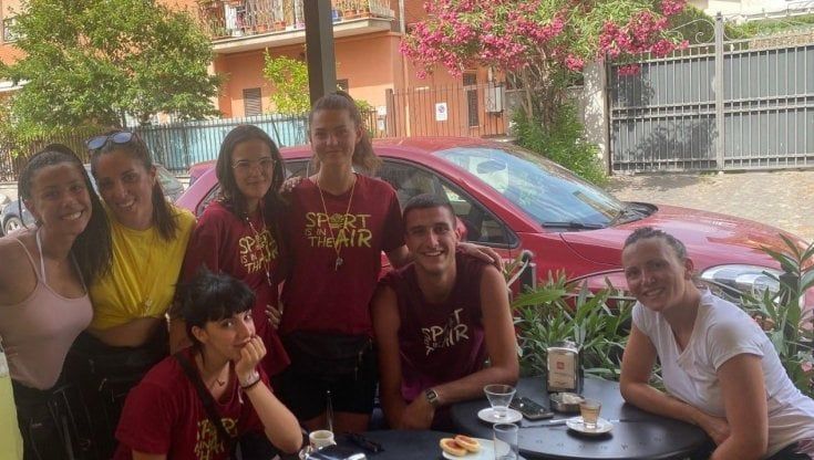 Bocciato al concorso da pompiere salva dalle fiamme i bimbi del centro estivo: "Matteo è stato esemplare"