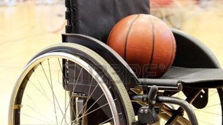 Livorno, raid dei vandali nella palestra della società di basket in carrozzina: “Danni e insulti”