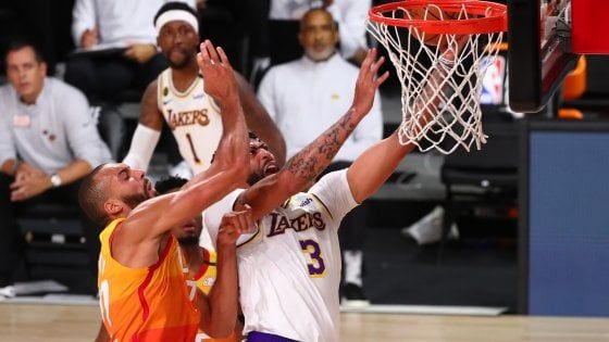 Basket Nba: Davis trascinatore, Lakers certi del primo posto a Ovest
