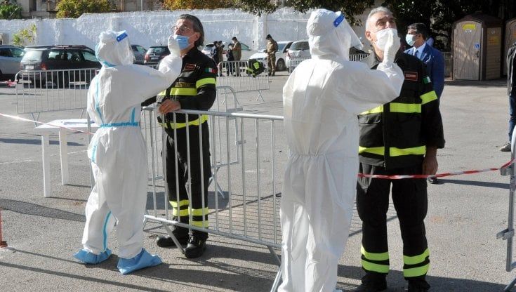 Coronavirus Lazio, 2153 i nuovi positivi ma meno tamponi. 16 le persone decedute 