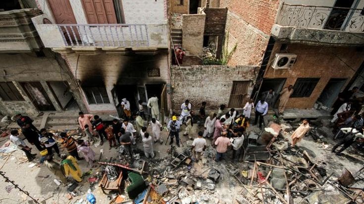 Pakistan, la conta dei danni della furia dei musulmani contro le chiese di Jaranwala. Sono 146 gli arresti