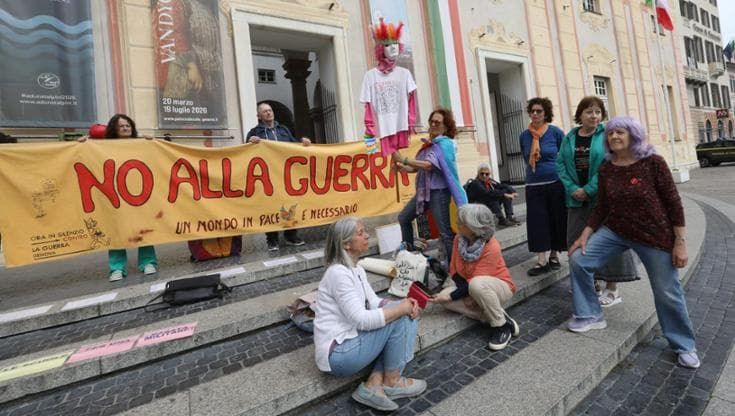 "Scuola aperta": lezioni di pace per protesta contro le scuole chiuse per l’Adunata degli Alpini