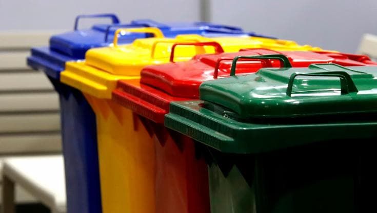 Rifiuti, meglio differenziare a casa o in fabbrica?