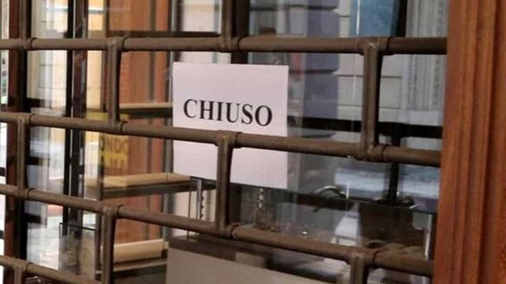 L’assedio criminale ai negozi di Roma: “L’80% chiusi e riaperti dalle mafie”
