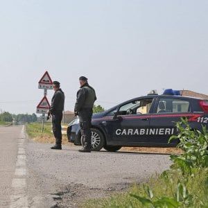 Bari, 52enne ferito da 2 colpi di pistola alle gambe vicino al campo rom di Japigia