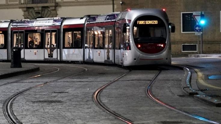 Sciopero 11 aprile, possibili disservizi al trasporto pubblico anche a Firenze: gli orari a rischio