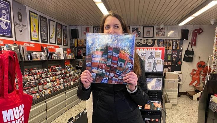 È il giorno dei Radiohead a Bologna. E si scatena la caccia al vinile autografato. “Trovato”