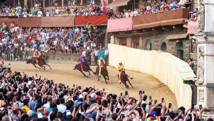 Rinviato il Palio di Siena per la pioggia: si corre il 3 luglio