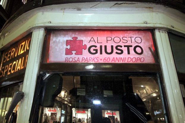 Milano, #alpostogiusto: in tram contro le discriminazioni nel ricordo di Rosa Parks