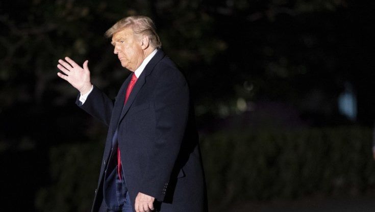 Usa, Trump valuta di licenziare il capo dell'Fbi: "Non indaga su Biden"