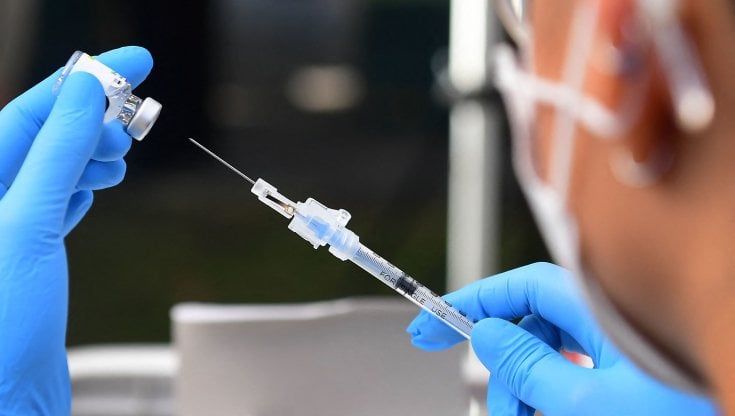  Usa, ok della Fda alla terza dose di vaccino per gli over 65 e i fragili
