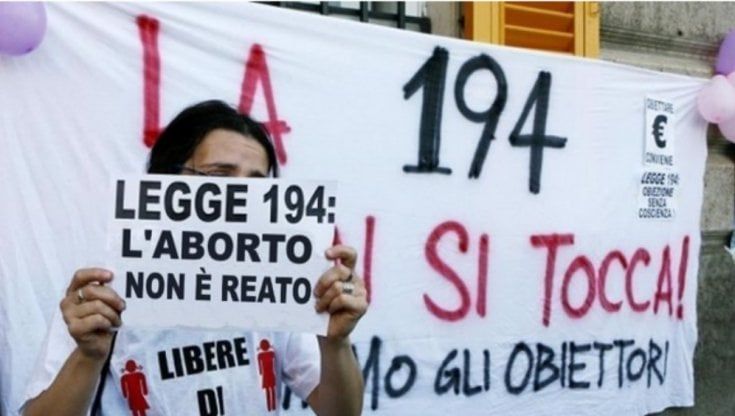 L'ospedale dove non si può abortire diventa un caso politico in Piemonte