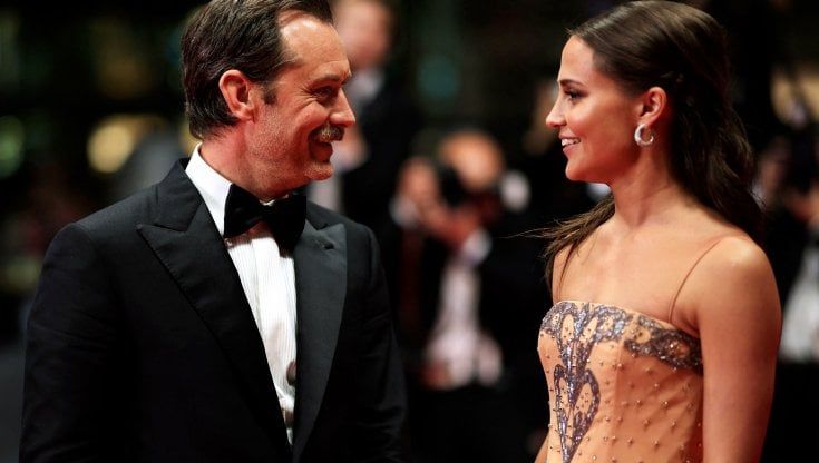 Jude Law e Alicia Vikander alla corte dei Tudor. Il programma di oggi 22 maggio
