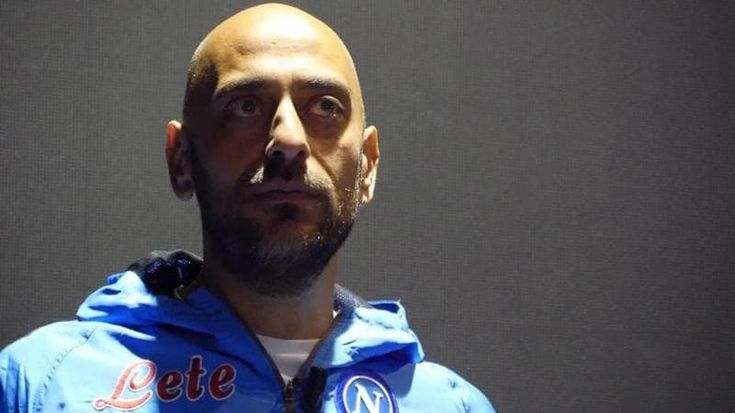 L’abbraccio del Maradona a Decibel Bellini