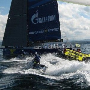 Greenpeace, blitz alla Barcolana contro lo sponsor Gazprom