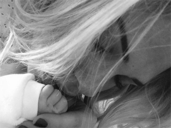 Ilary Blasi e la figlia Isabel: la prima foto su Facebook 