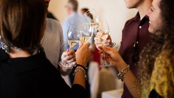 Prosecco, il vino democratico ma non banale: 23 etichette che ne hanno fatto la storia 