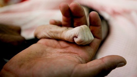 Usa: bimbo in fin di vita ma il  "travel ban"  voluto da Trump vieta alla mamma yemenita di vederlo
