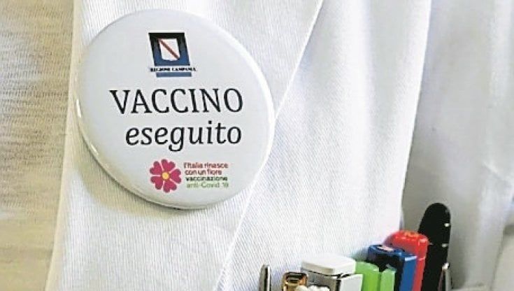 Vaccini, effetto immunizzazioni: in un mese dimezzati i contagi dei medici