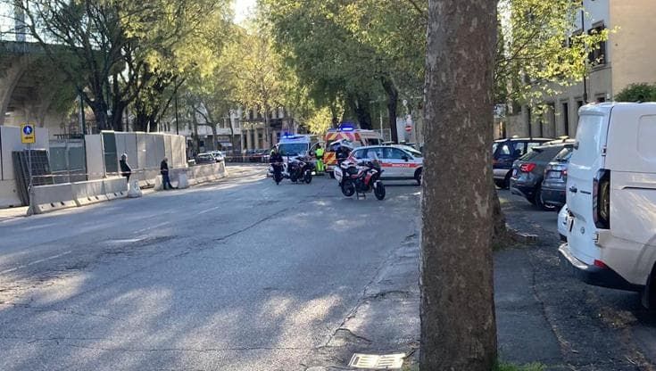 Firenze, uomo di 83 anni muore investito da un’auto davanti allo stadio