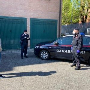 Anzola, otto studenti chiusi in garage a leggere e giocare: multati