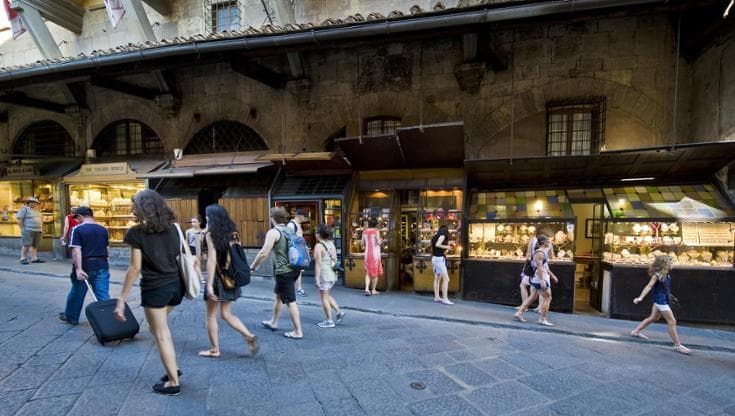 Da lunedì 25 maggio al via il restauro di Ponte Vecchio: il cantiere su piattaforme galleggianti